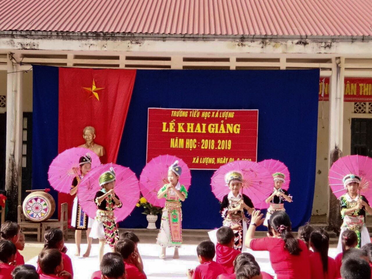 Mot so diem truong vung cao Nghe An khai giang som hinh anh