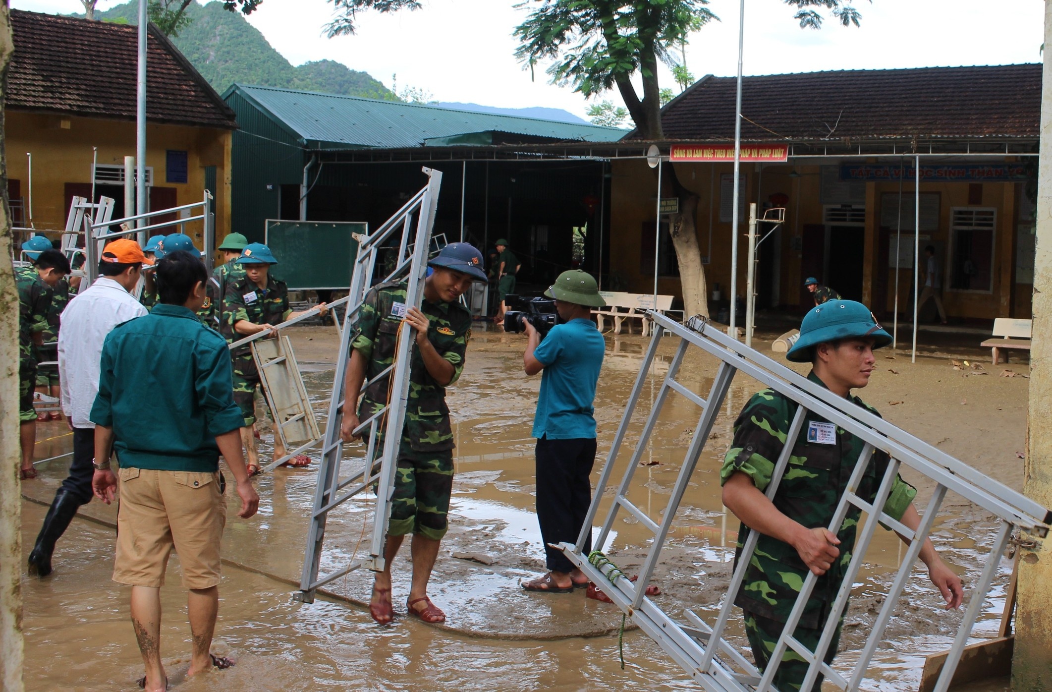 trường học khai giảng muộn ảnh 2 truong hoc khai giang muon anh 2