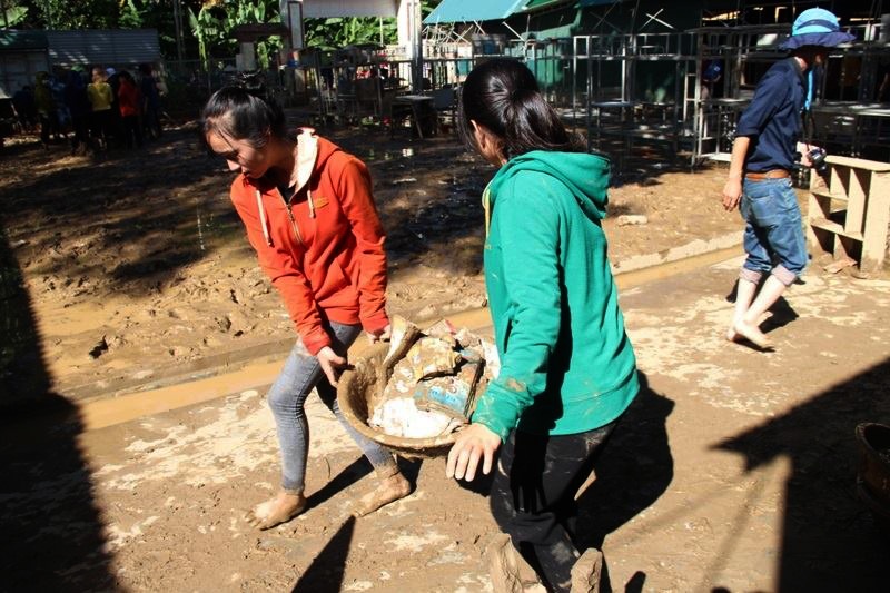 Truong ba lan chay lu trong thang khong kip khai giang nam hoc moi hinh anh