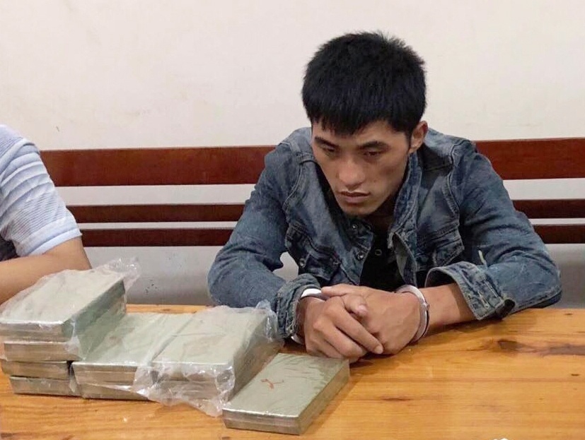 9X ngoai quoc tuon 10 banh heroin va 1 kg ma tuy da vao Viet Nam hinh anh