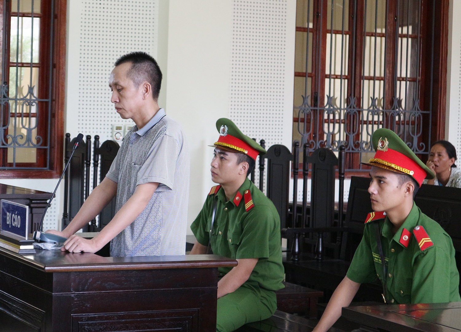 Thay giao van chuyen 15 banh heroin nhan an tu hinh anh
