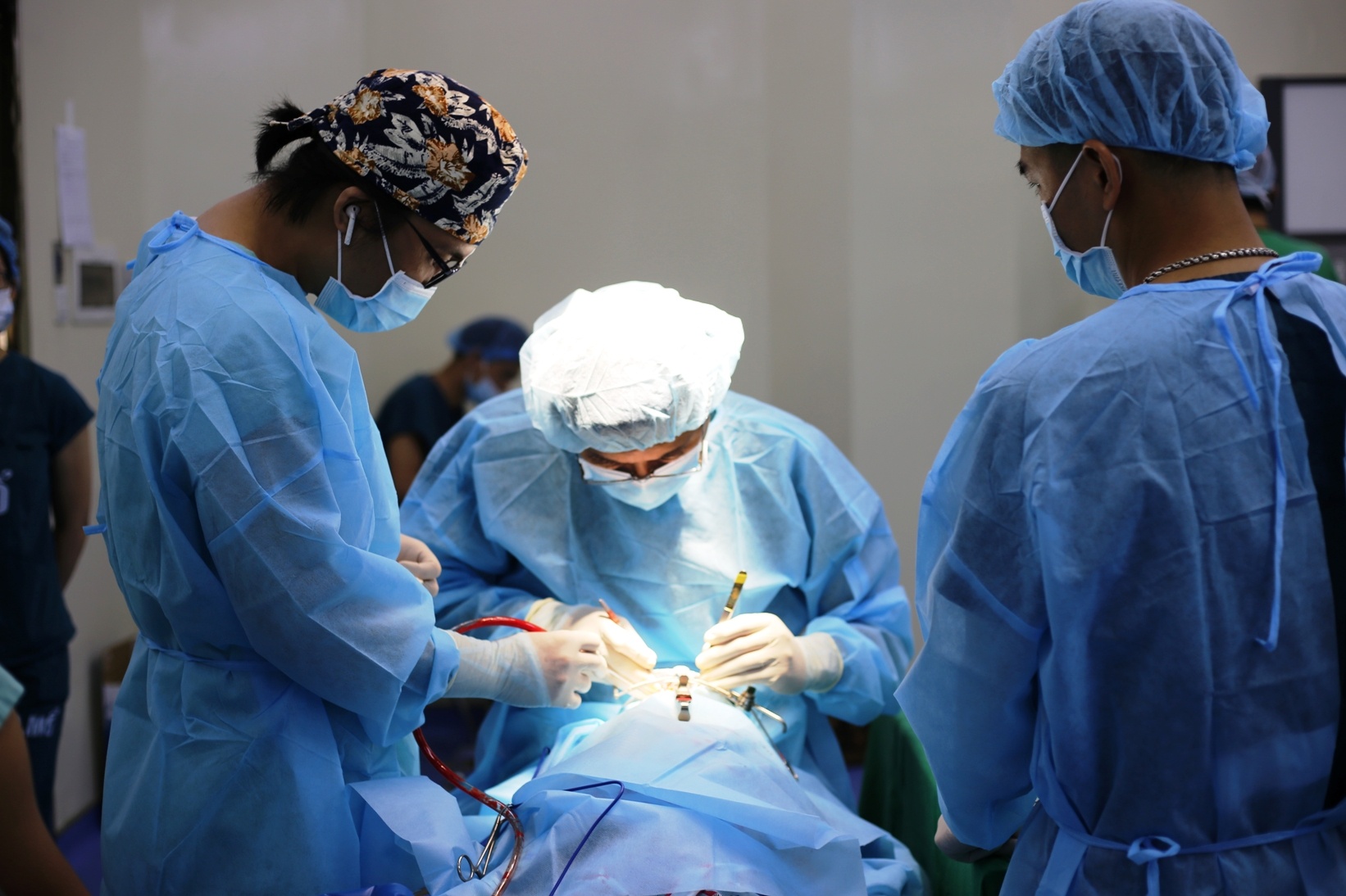 Phau thuat mien phi cho hang tram tre em ngheo bi ho ham ech hinh anh