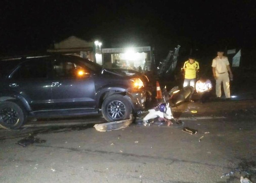 Va cham voi oto cua hieu truong, co giao mam non tu vong hinh anh