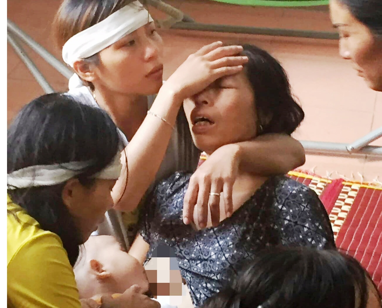 That long tieng khoc tre 8 thang tuoi khi me tu nan hinh anh