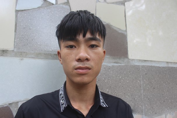 Den du sinh nhat ban, trom laptop va iPhone hinh anh