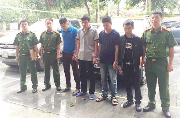 Tam giu thay giao nam trong duong day cho vay nang lai hinh anh