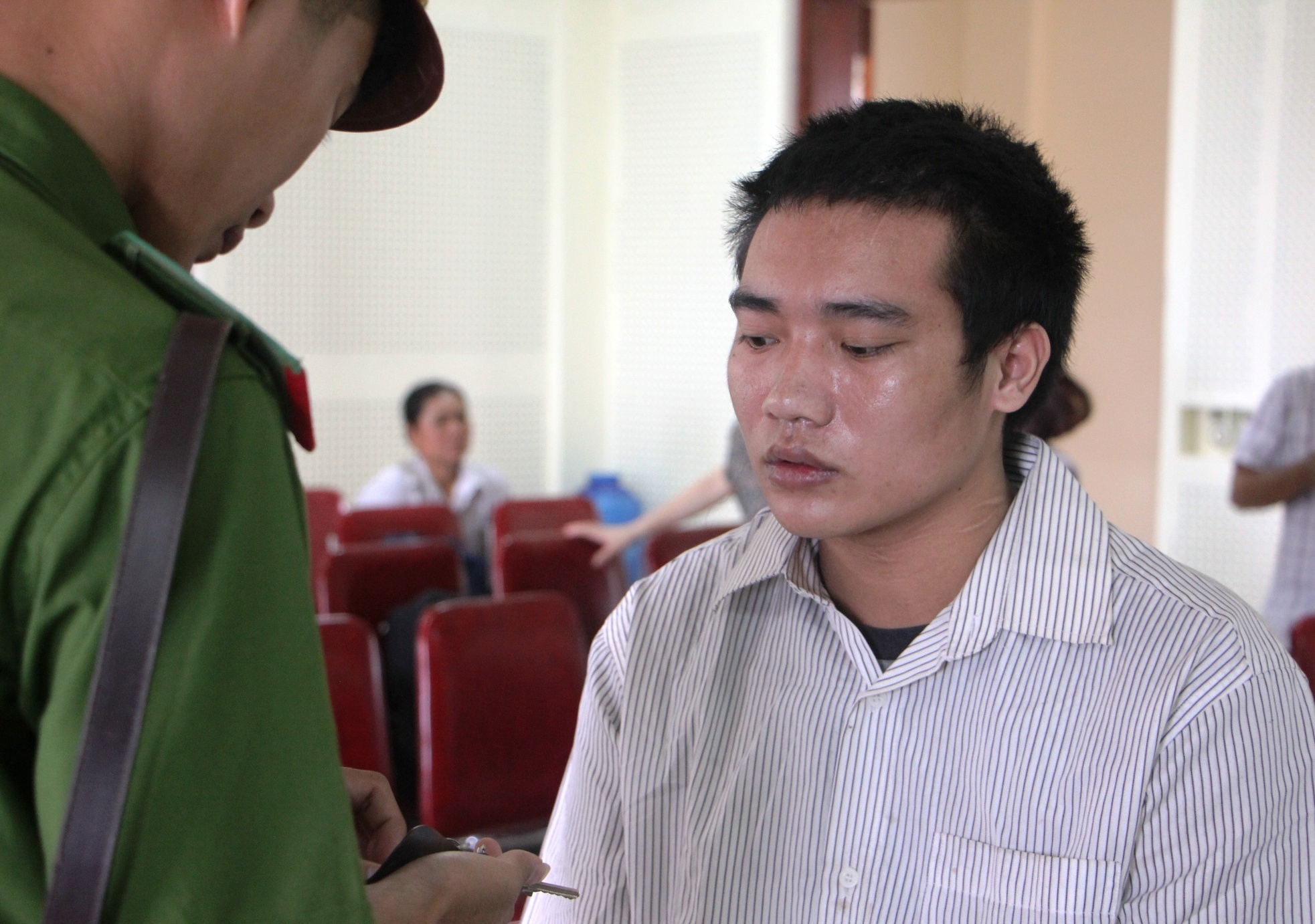 Tra ho so, dieu tra bo sung vu chong chem vo, sat hai con gai 2 tuoi hinh anh