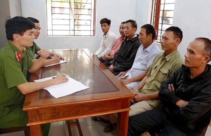 Giet vooc va phat truc tiep tren Facebook, 6 nguoi bi khoi to hinh anh