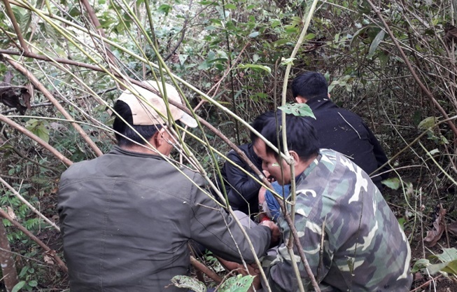 Mat phuc khong che nguoi Lao van chuyen so luong lon ma tuy hinh anh