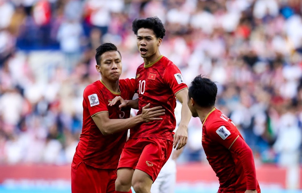 Hai cau thu xu Nghe duoc thuong sau tran thang Jordan hinh anh