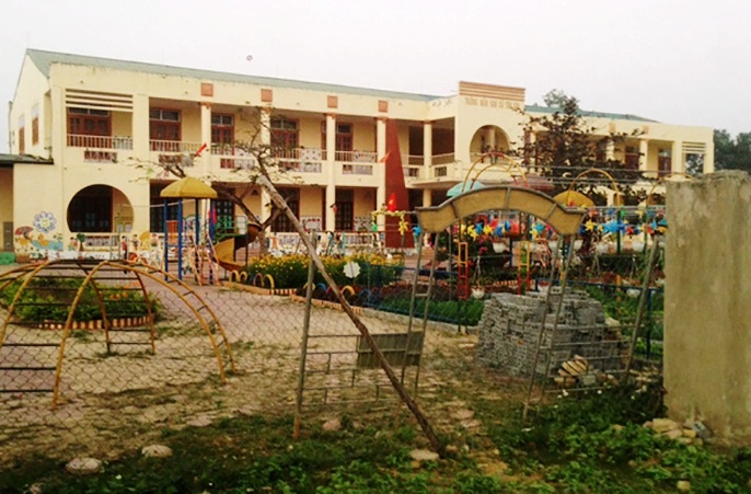 Be trai tu vong o truong mam non anh 1