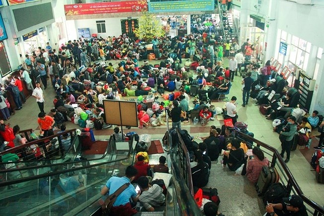 Dua hon 500 khach tu TP.HCM ra Binh Thuan don tau hinh anh