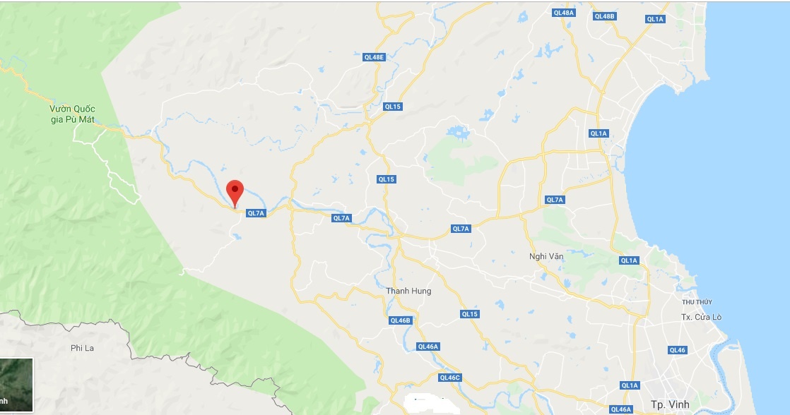 oto tai dam hang loat xe may dang dung cho den tin hieu anh 2