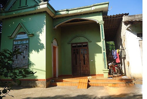 Thua bac, nguoi dan ong o Nghe An mua xang ve nha tu thieu hinh anh