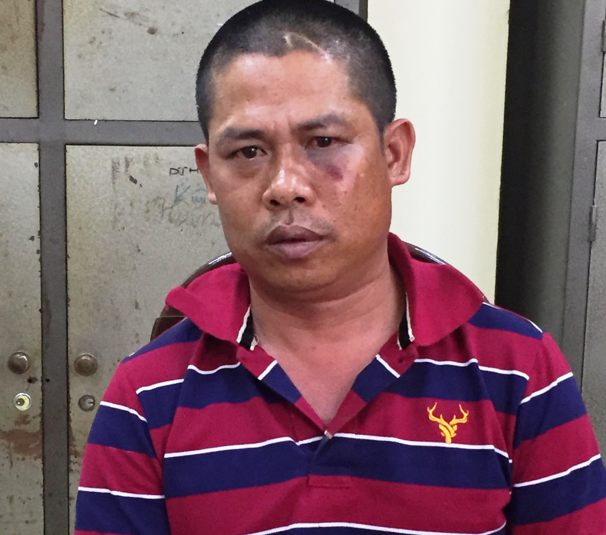 lái xe tông cọc tiêu trạm thu phí ảnh 1 lai xe tong coc tieu tram thu phi anh 1