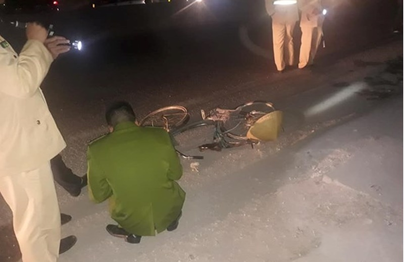 ôtô Mercedes tông liên hoàn ảnh 2 oto Mercedes tong lien hoan anh 2