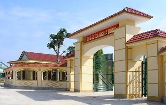 Ban hon 300 lo dat trai tham quyen, 4 can bo xa bi khoi to hinh anh