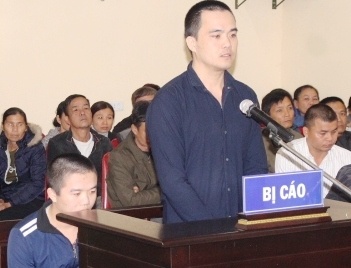 Hai thanh nien linh an vi danh ban nhau chan thuong so nao hinh anh