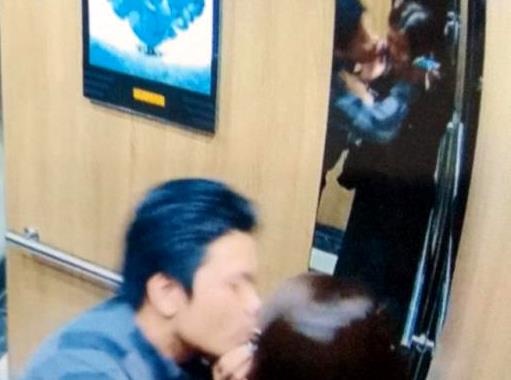 sàm sỡ nữ sinh trong thang máy ảnh 1 sam so nu sinh trong thang may anh 1