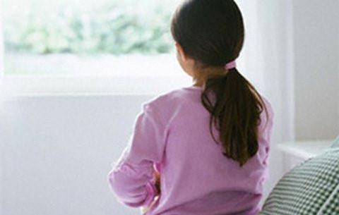 Bat qua tang ga hang xom xam hai be gai 14 tuoi hinh anh