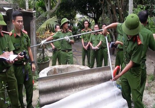 Gian vo, chong nem con xuong gieng hinh anh