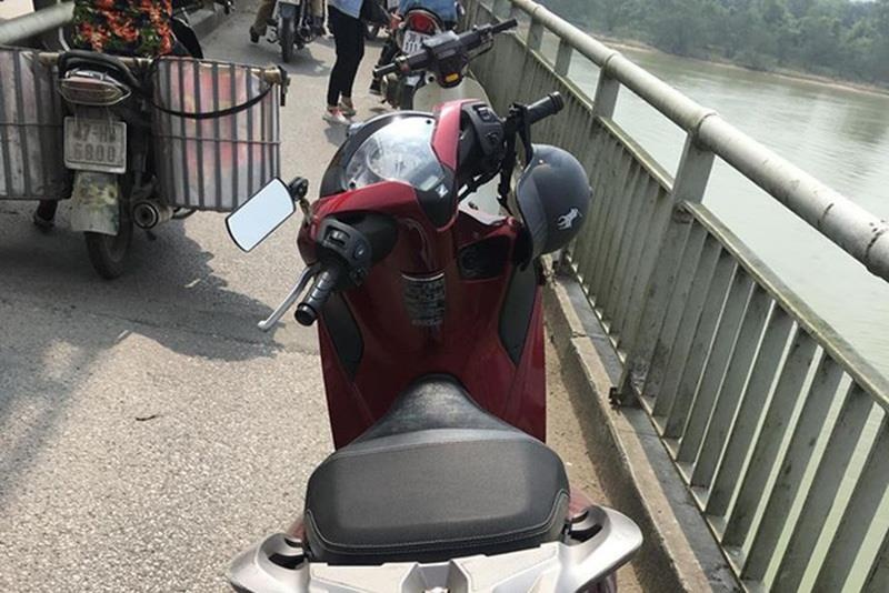 Nhay cau tu tu sau khi nhan tin thong bao 'bo oi, con di chet day' hinh anh