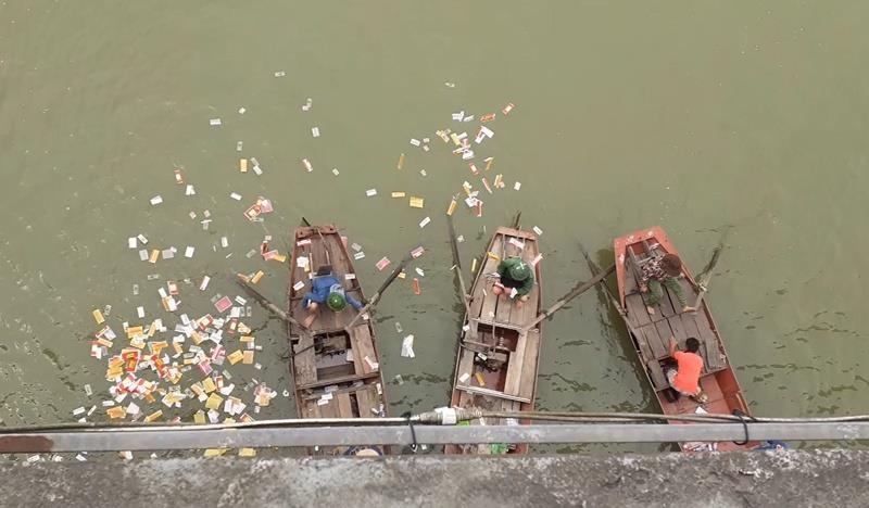 nữ kế toán nhảy cầu tự tử ảnh 2 nu ke toan nhay cau tu tu anh 2