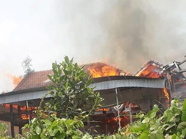 Chay nha san, mot nguoi tu vong hinh anh