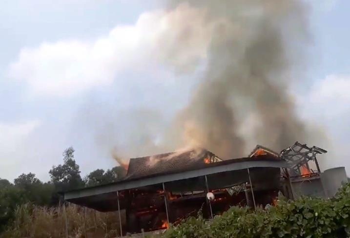 cháy nhà sàn ảnh 1 chay nha san anh 1