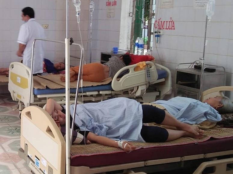 Nhieu nguoi vao vien cap cuu sau khi an cuoi hinh anh