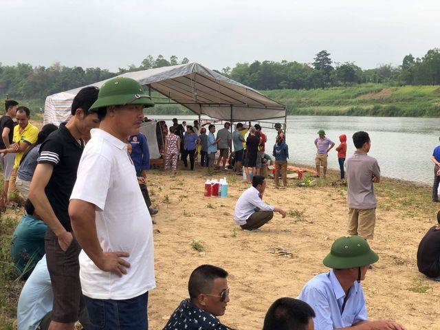 tim thay 3 hoc sinh duoi nuoc anh 1