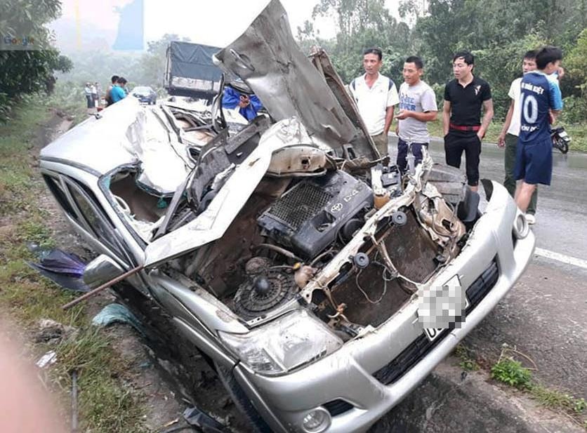 oto ban tai dam dau dau voi xe tai anh 1