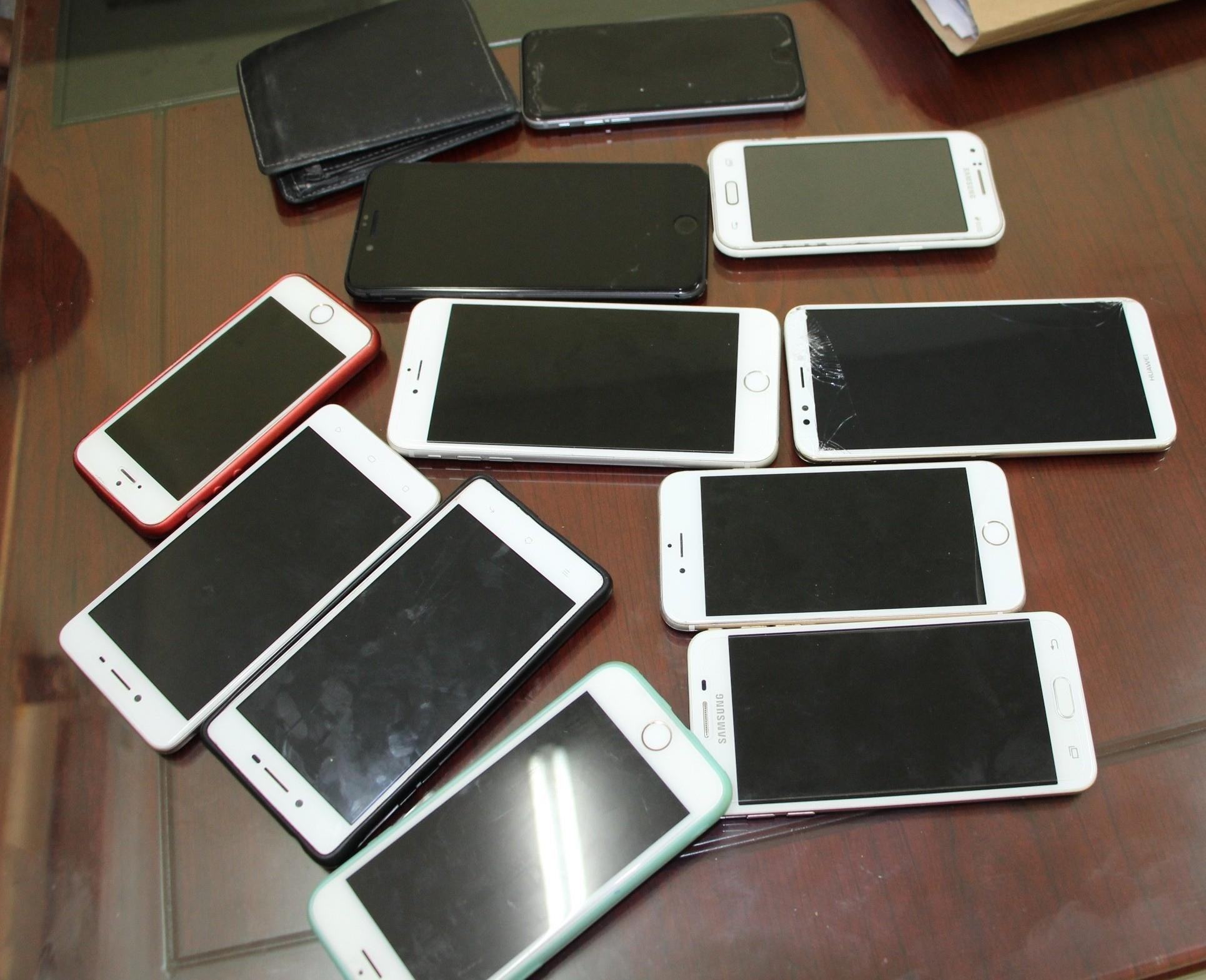 Nhom 9X gay ra hang loat vu cuop dien thoai cua phu nu sa luoi hinh anh