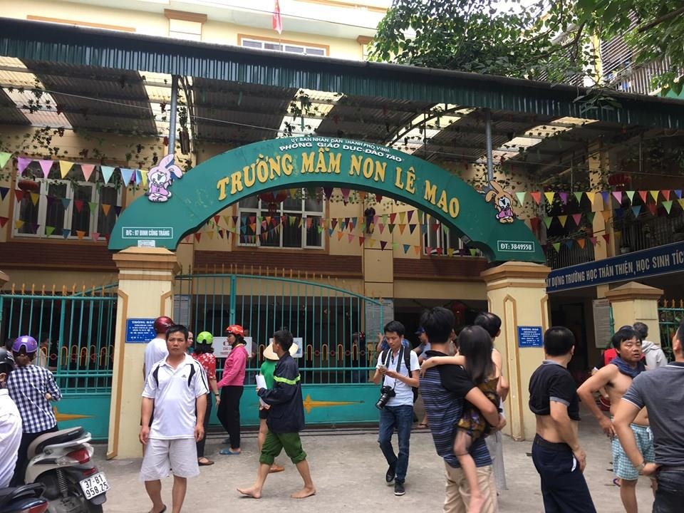 Chay truong mam non, hang tram hoc sinh so tan hinh anh