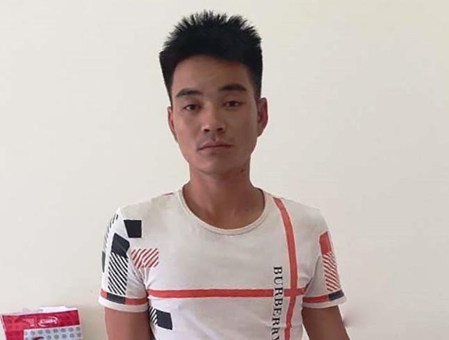 Hon chuc thanh nien chan oto tren quoc lo de 'xin deu' hinh anh
