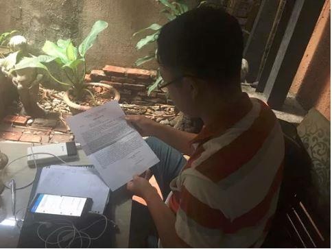 Bi chu no cua vo 'khung bo', chong viet don xin o tu hinh anh