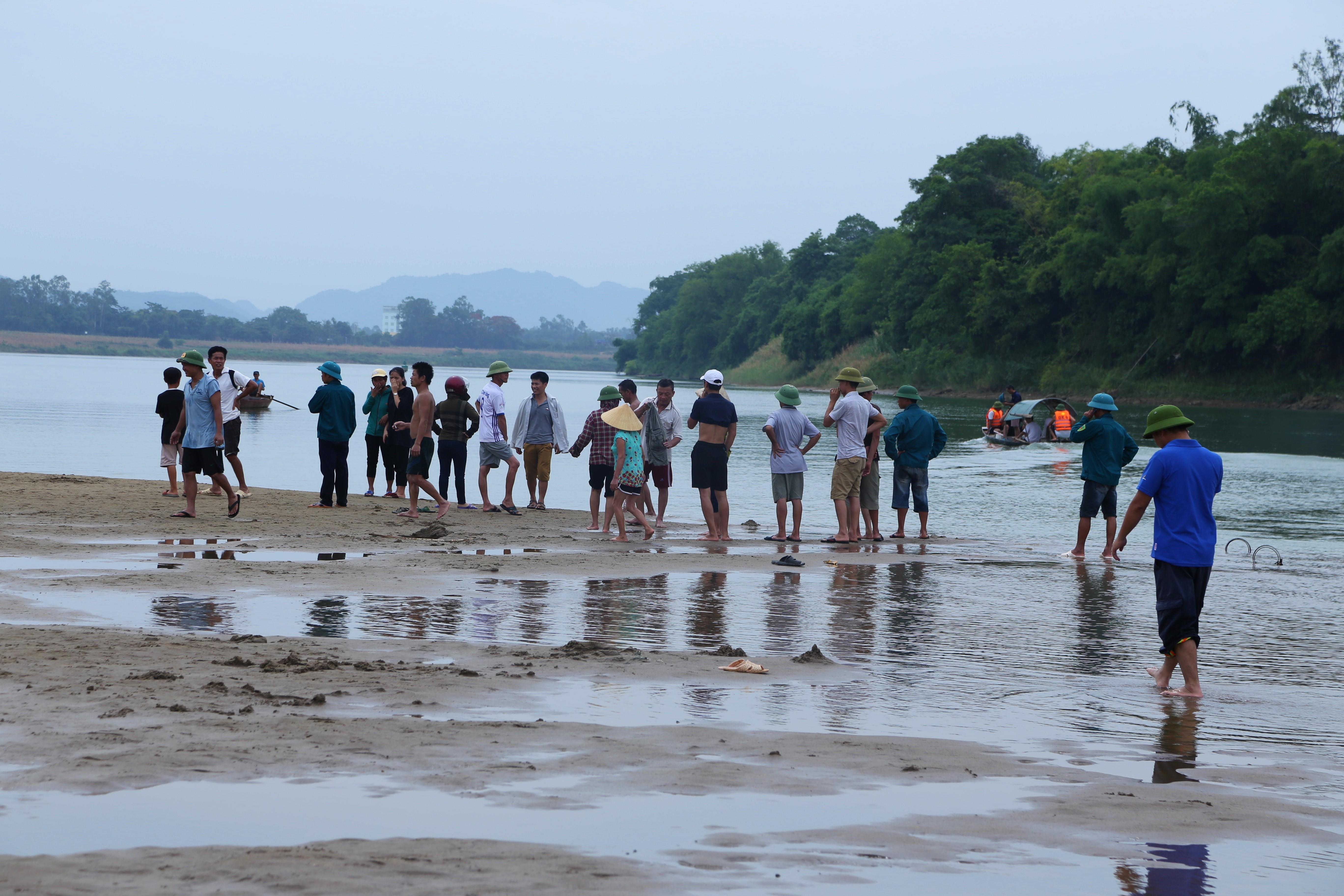 hoc sinh duoi nuoc anh 1