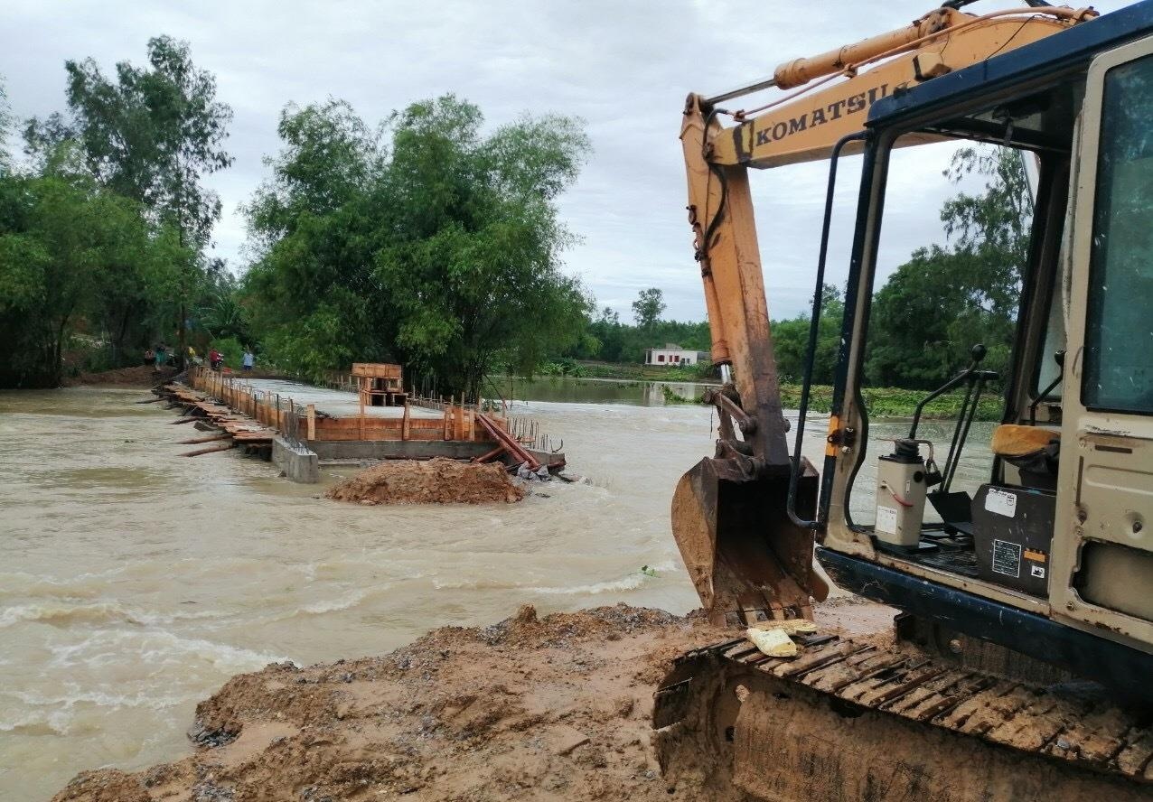 nuoc cuon troi xe may anh 2