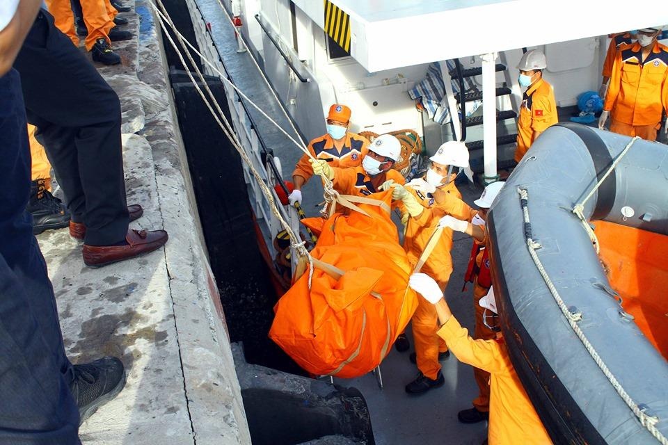 Tàu cá Nghệ An bị đâm chìm ảnh 1 Tau ca Nghe An bi dam chim anh 1