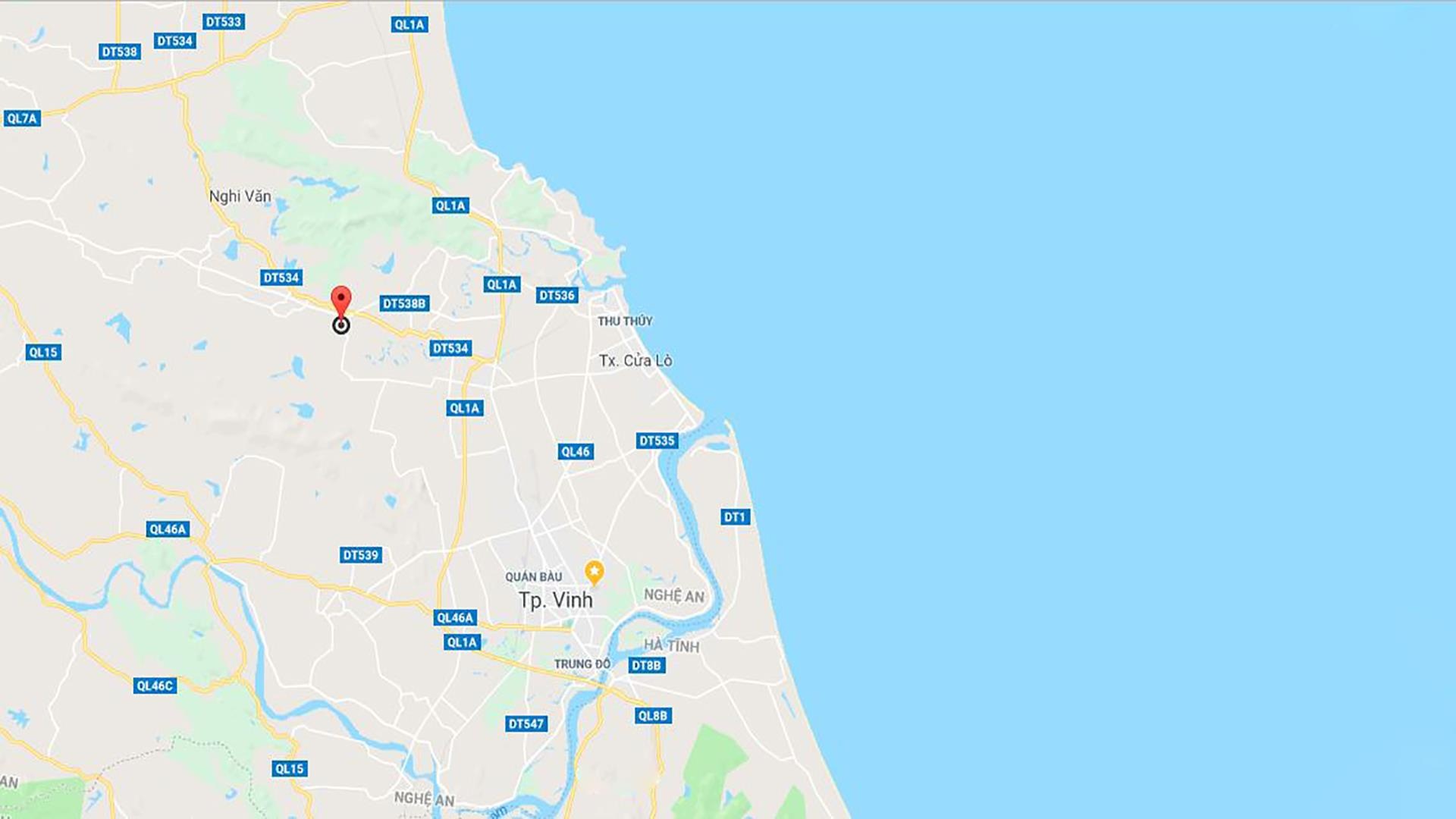 nem bom xang vao cua hang anh 2