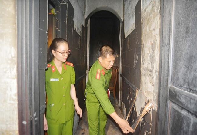 Đổ xăng phóng hỏa đốt nhà ảnh 2 Do xang phong hoa dot nha anh 2