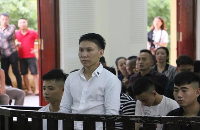 dùng súng bắn thủng bụng đối thủ ảnh 1 dung sung ban thung bung doi thu anh 1