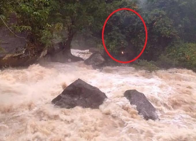 Di bat ca, 4 nguoi mac ket giua song khi lu do ve hinh anh