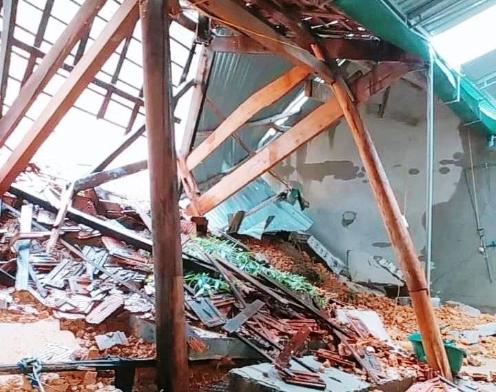 Sat lo dat lam sap 1 nha dan, hang chuc gia dinh khac san sang di doi hinh anh