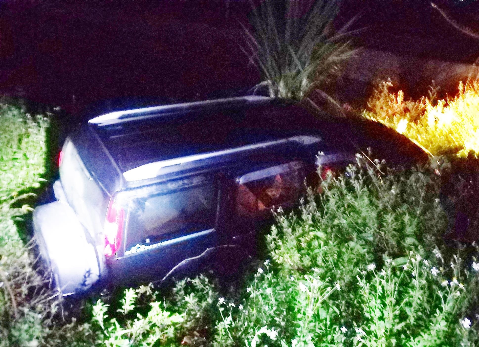 Oto 7 cho lao xuong muong, tai xe tu vong hinh anh