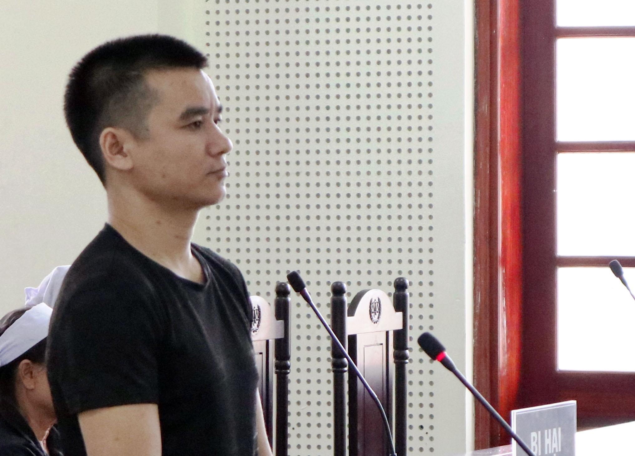 Hung thu giet nguoi tu choi uong bia mang an chung than hinh anh