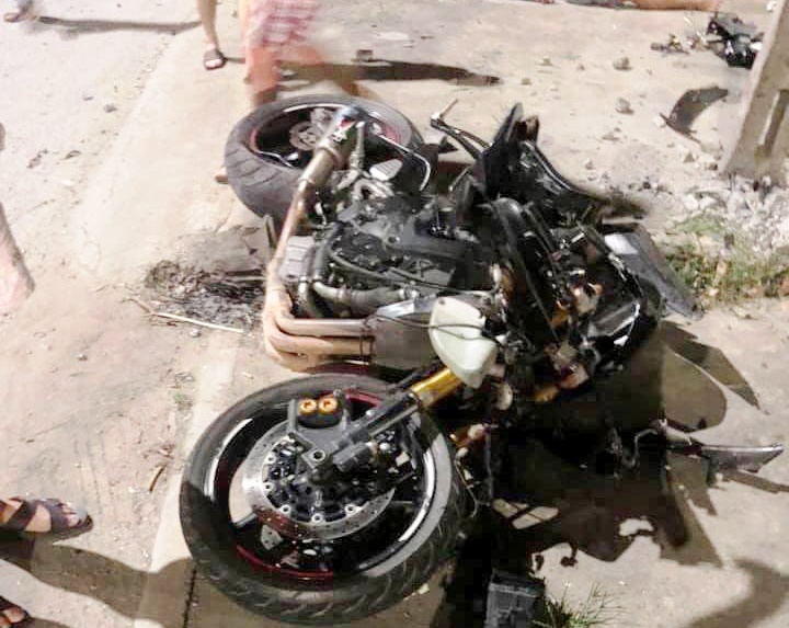 motor yamaha R6 tông cột điện ảnh 1 motor yamaha R6 tong cot dien anh 1