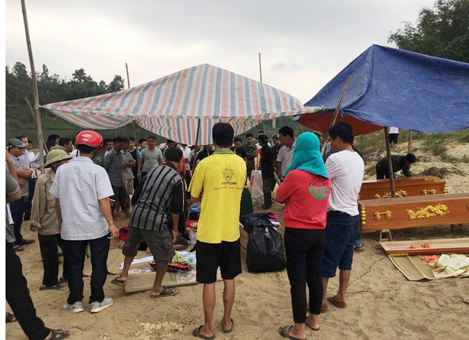 3 hoc sinh bi duoi nuoc anh 1