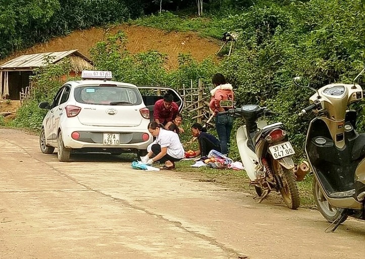 sinh con bên đường ảnh 1 sinh con ben duong anh 1