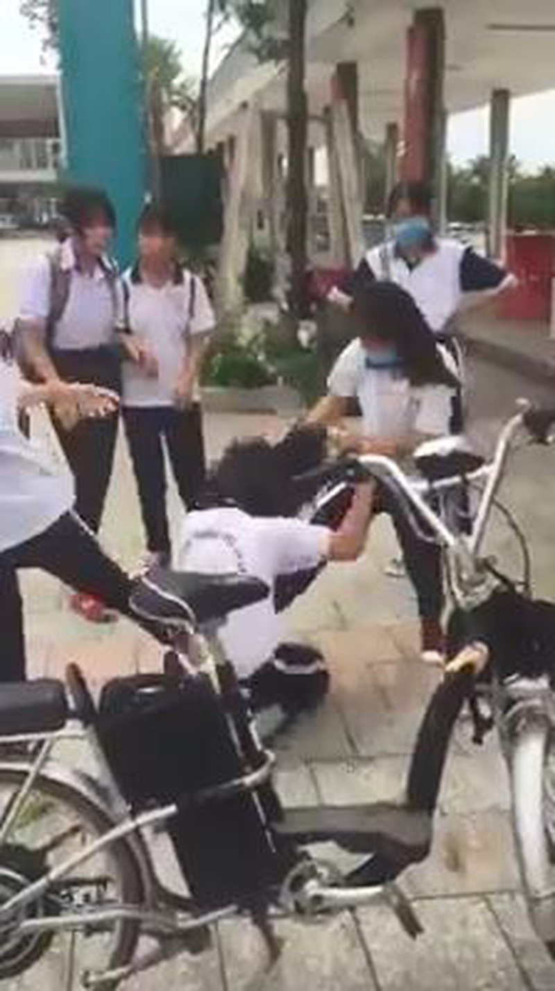 Nữ sinh đánh bạn ảnh 1 Nu sinh danh ban anh 1